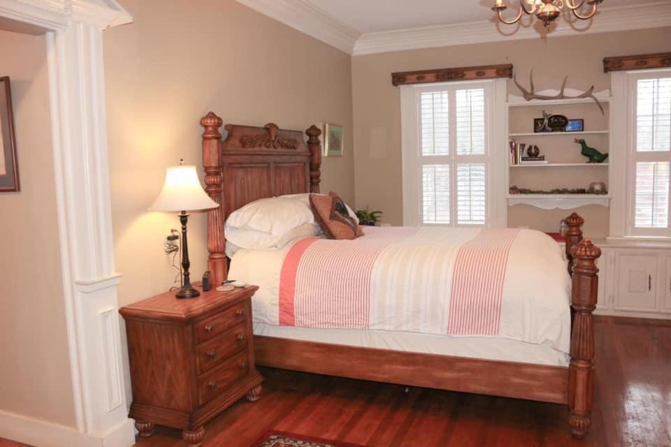 Opus House Bed and Breakfast Natchitoches Værelse billede